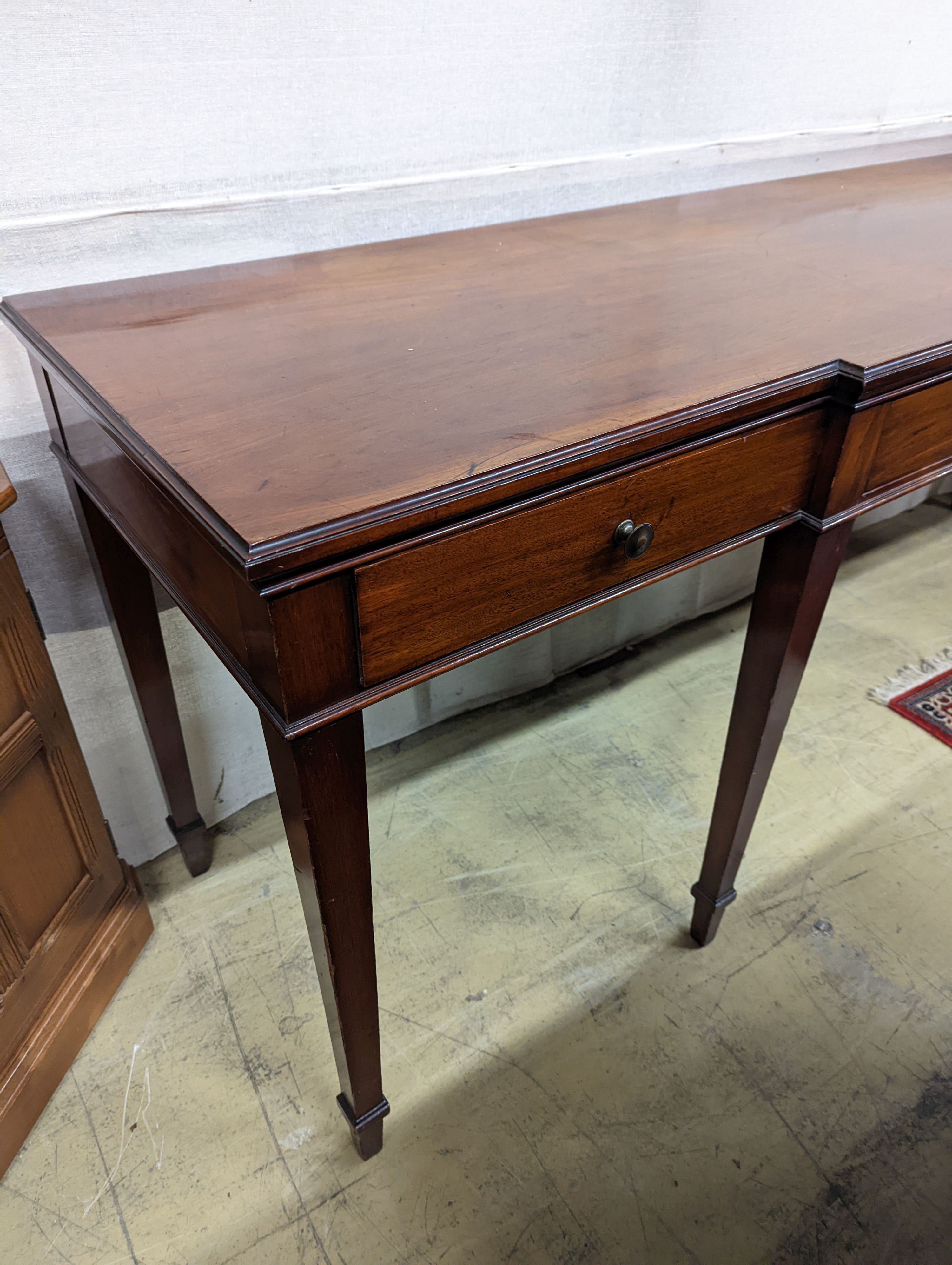 An Edwardian mahogany break front serving table by Howard & Son, London, width 214cm, depth 60cm, height 85cm